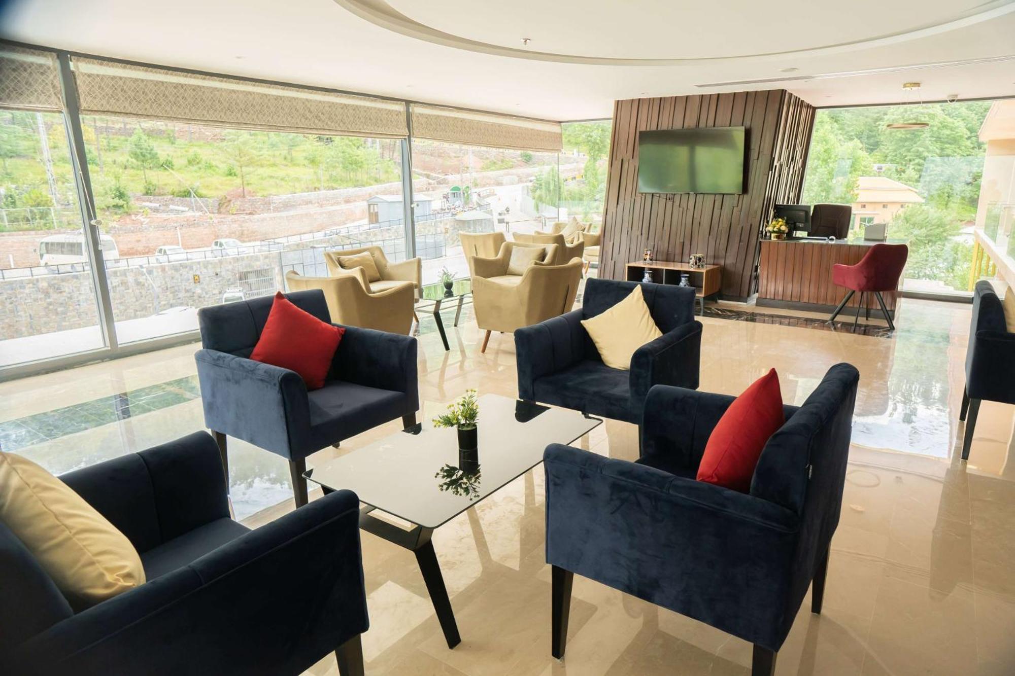 Ramada By Wyndham Murree Lower Topa Resort Екстериор снимка