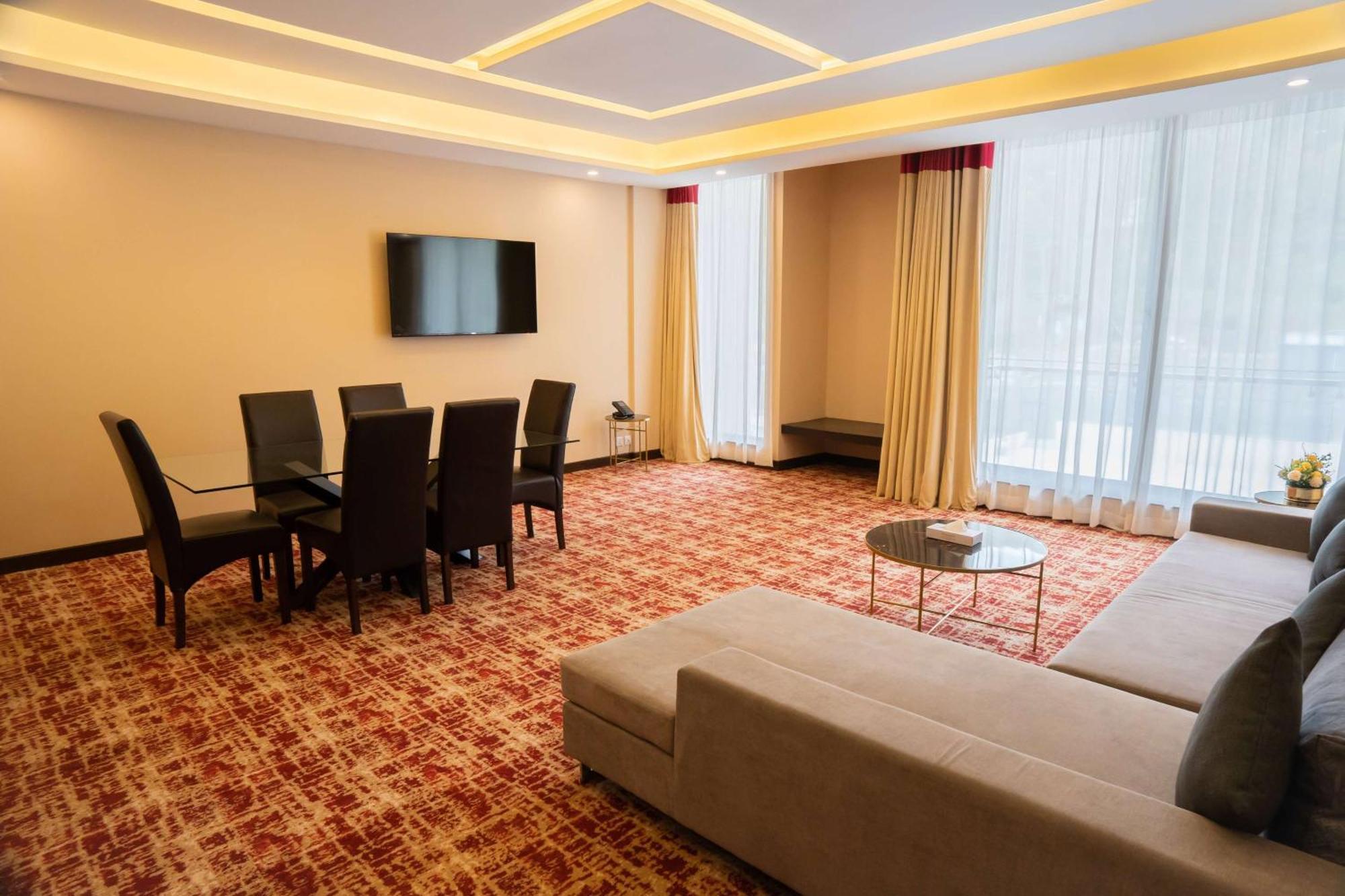 Ramada By Wyndham Murree Lower Topa Resort Екстериор снимка