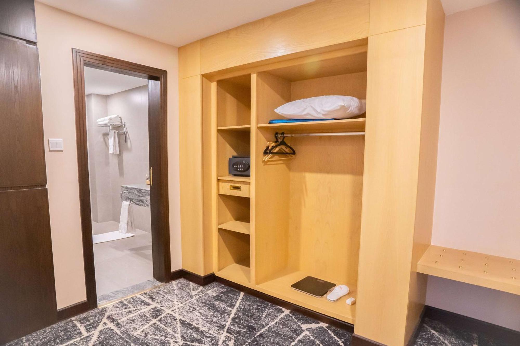 Ramada By Wyndham Murree Lower Topa Resort Екстериор снимка