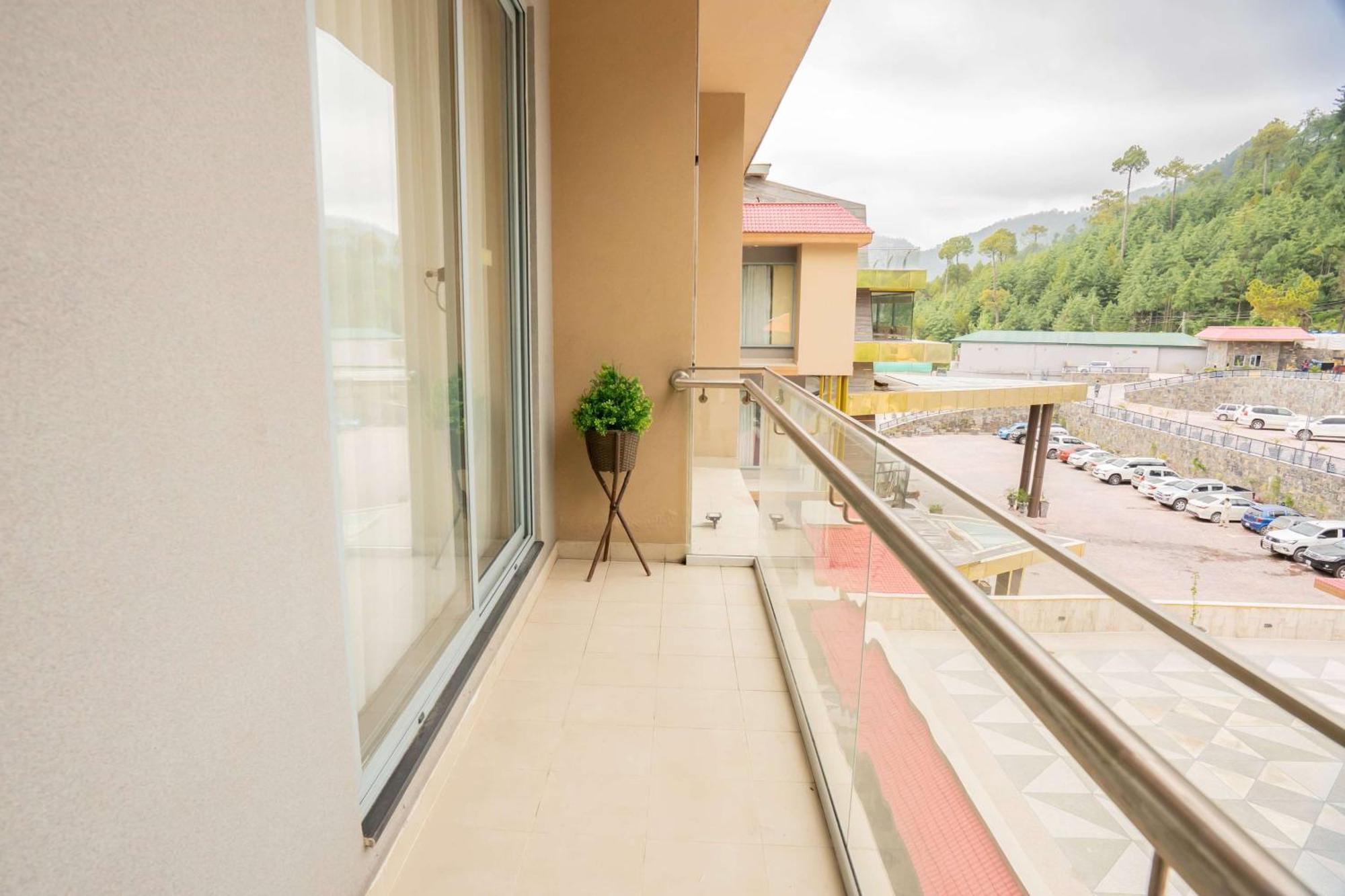 Ramada By Wyndham Murree Lower Topa Resort Екстериор снимка