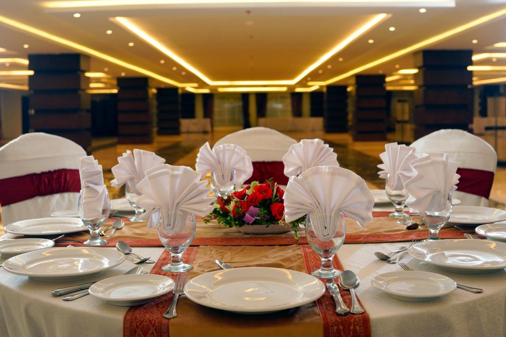 Ramada By Wyndham Murree Lower Topa Resort Екстериор снимка